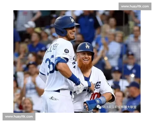 贝林杰轰三分炮 + 暖心互动！扬基 10-1 屠杀光芒，“贝爷” 点燃全场激情